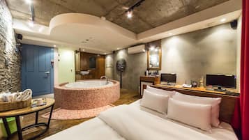 Premium (No parking) | Desk, soundproofing, free WiFi