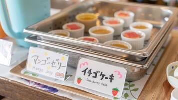 Daily full breakfast (JPY 1500 per person)