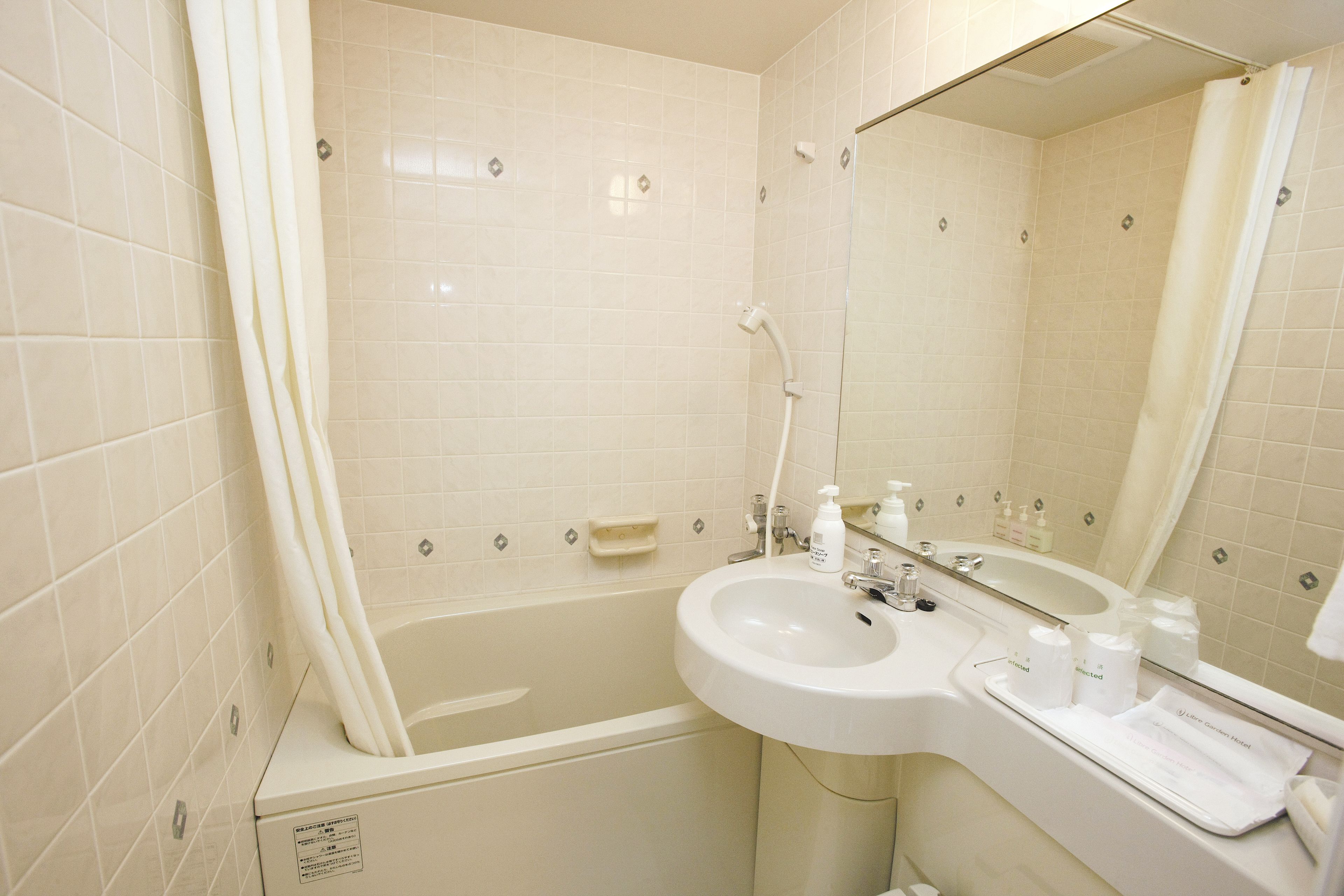 combined shower/bathtub, deep-soaking bathtub, rainfall showerhead