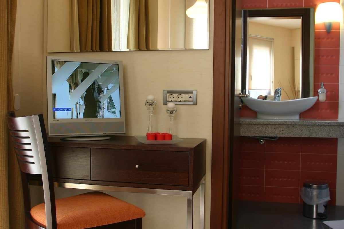 xxxjunior suite, balcony, sea viewxxx | room amenity