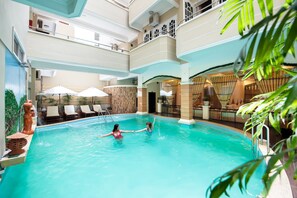 Indoor pool, pool loungers - Palm Beach Hotel (Nha Trang)