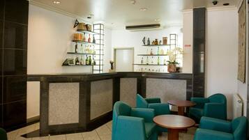 Bar (trong khuôn viên)