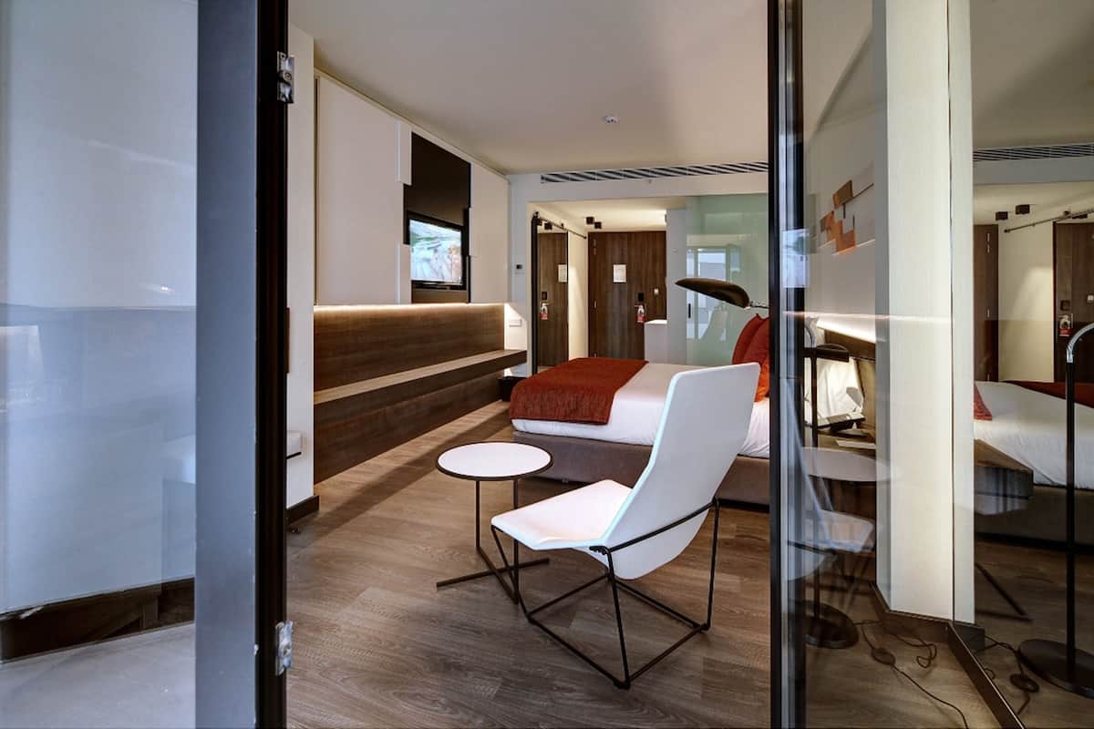 design room, balcony | premium bedding, down duvets, minibar, in-room safe