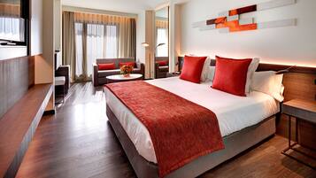 Tremannsrom – superior | Sengetøy av topp kvalitet, dundyner, minibar og safe på rommet