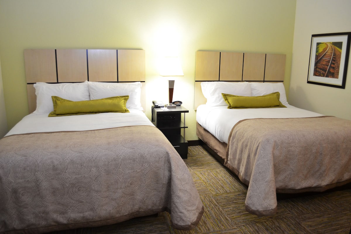 1 Schlafzimmer, Zimmersafe, Schreibtisch, Bügeleisen/Bügelbrett