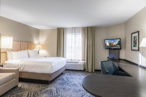 Studio Suite, 1 giường cỡ queen | Két bảo mật tại phòng, bàn, bàn ủi/dụng cụ ủi quần áo 