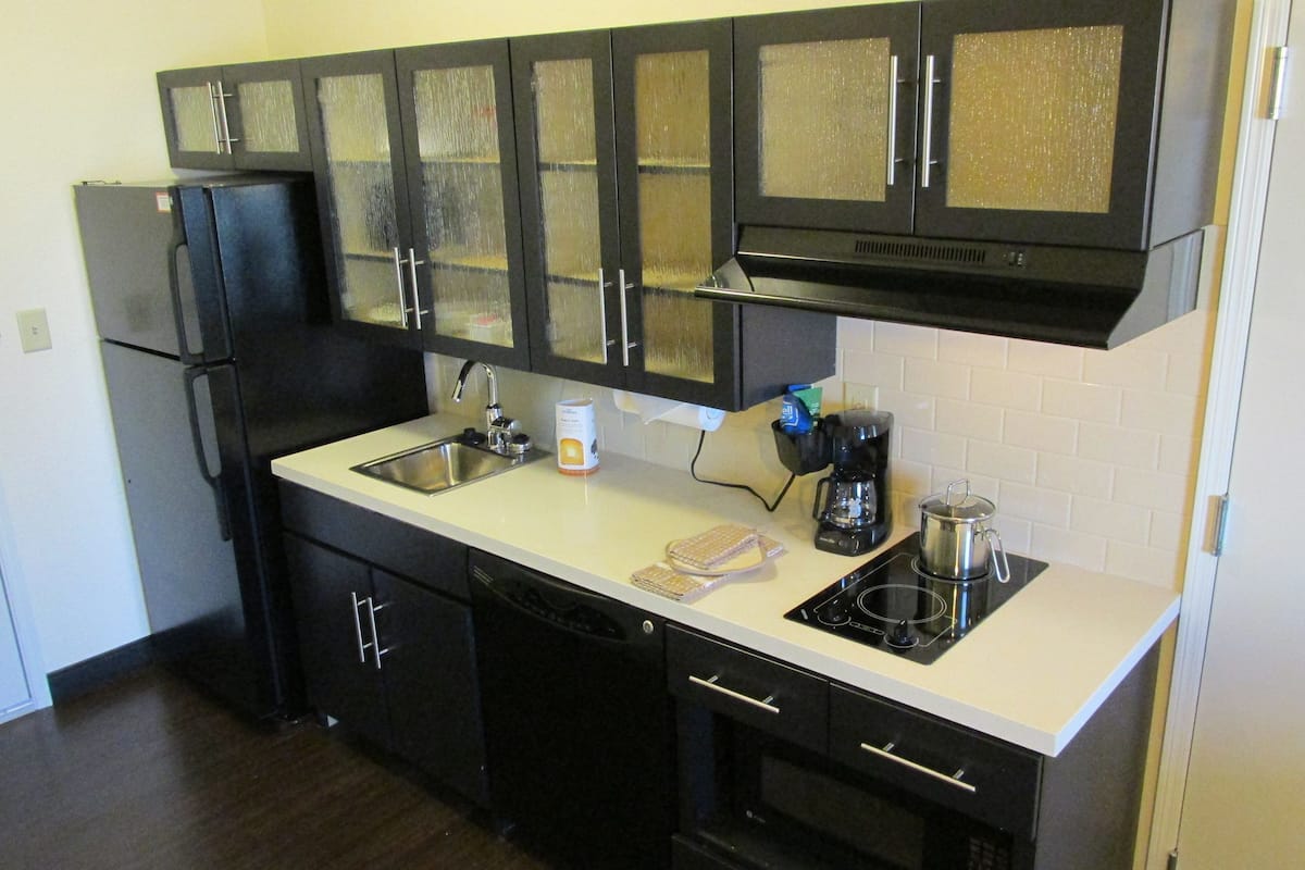 1 bedroom, in-room safe, desk, iron/ironing board