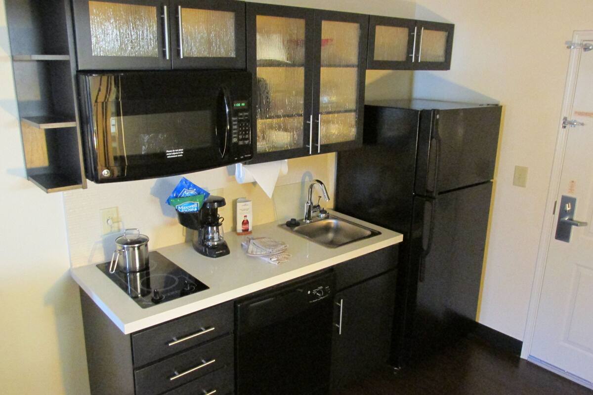 full-sized fridge, microwave, dishwasher, coffee/tea maker
