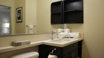 Bathtub, free toiletries, hair dryer, towels