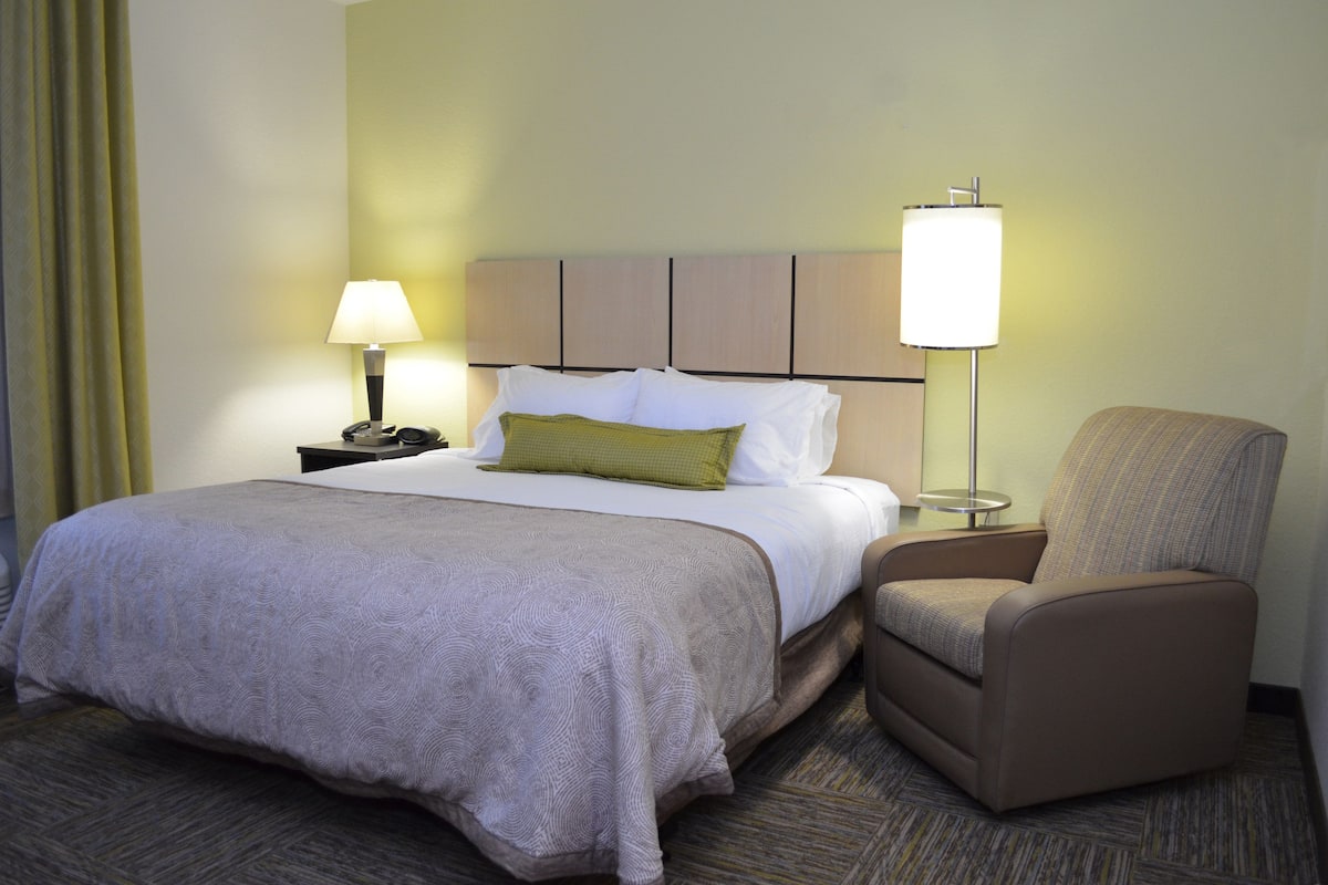 In-room safe, desk, iron/ironing board, cots/infant beds