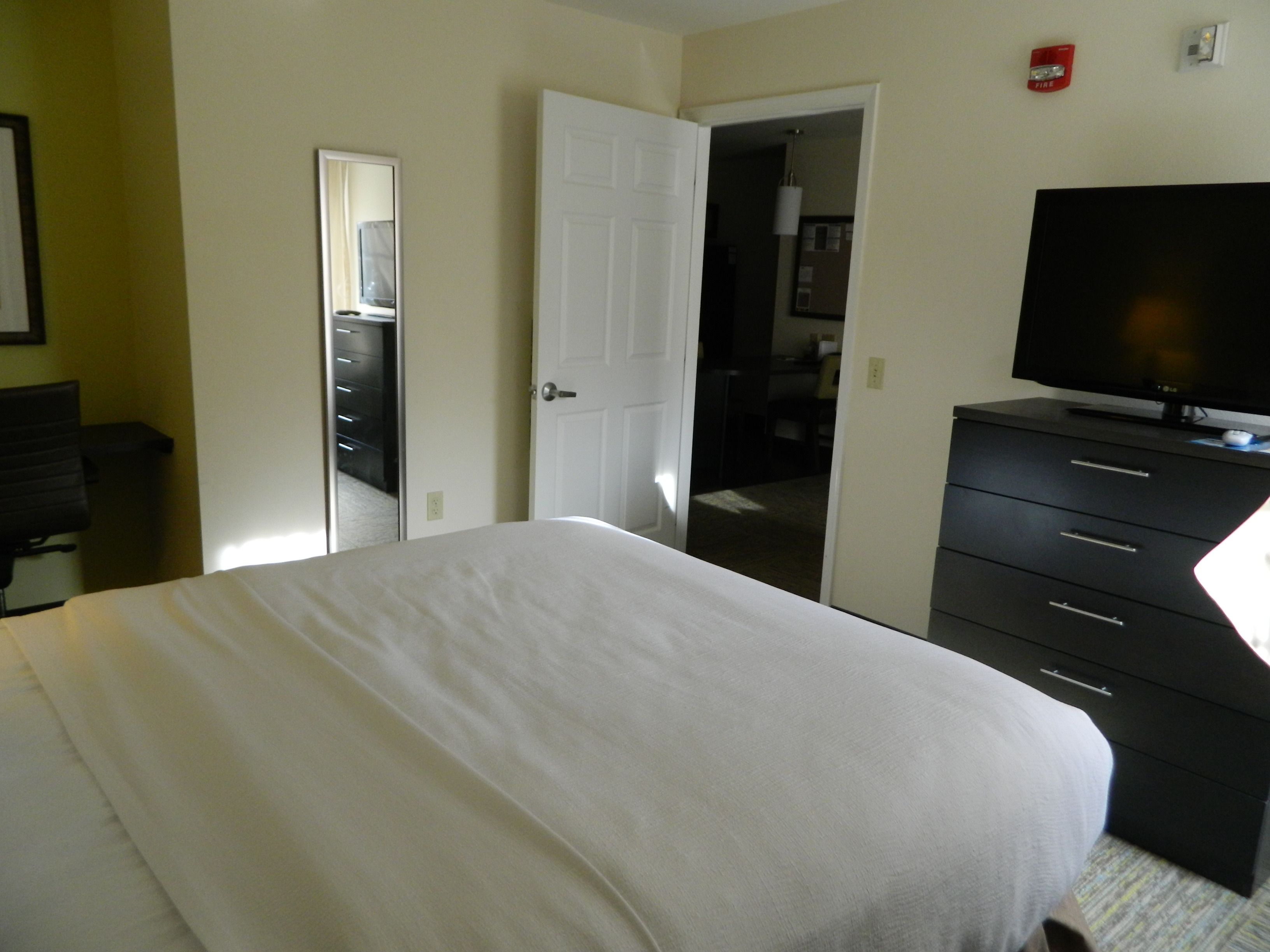 studio suite, 1 queen bed, accessible (mobility, accessible tub) | 1 bedroom, desk, iron/ironing board, free wifi