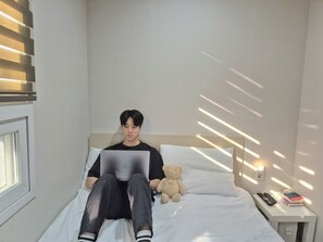 2. Deluxe Double Room | Blackout curtains, soundproofing, iron/ironing board, free WiFi - Hostel Tommy (Seoul)