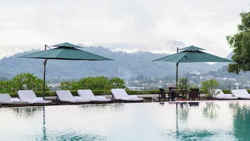 Outdoor pool, pool umbrellas, sun loungers