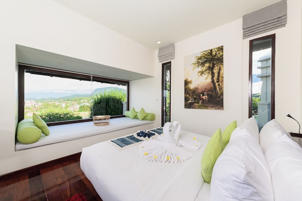 Pool Villa | Minibar, brankas, didekorasi berbeda-beda, dan meja kerja