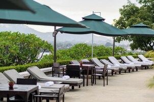 Outdoor pool, pool umbrellas, sun loungers