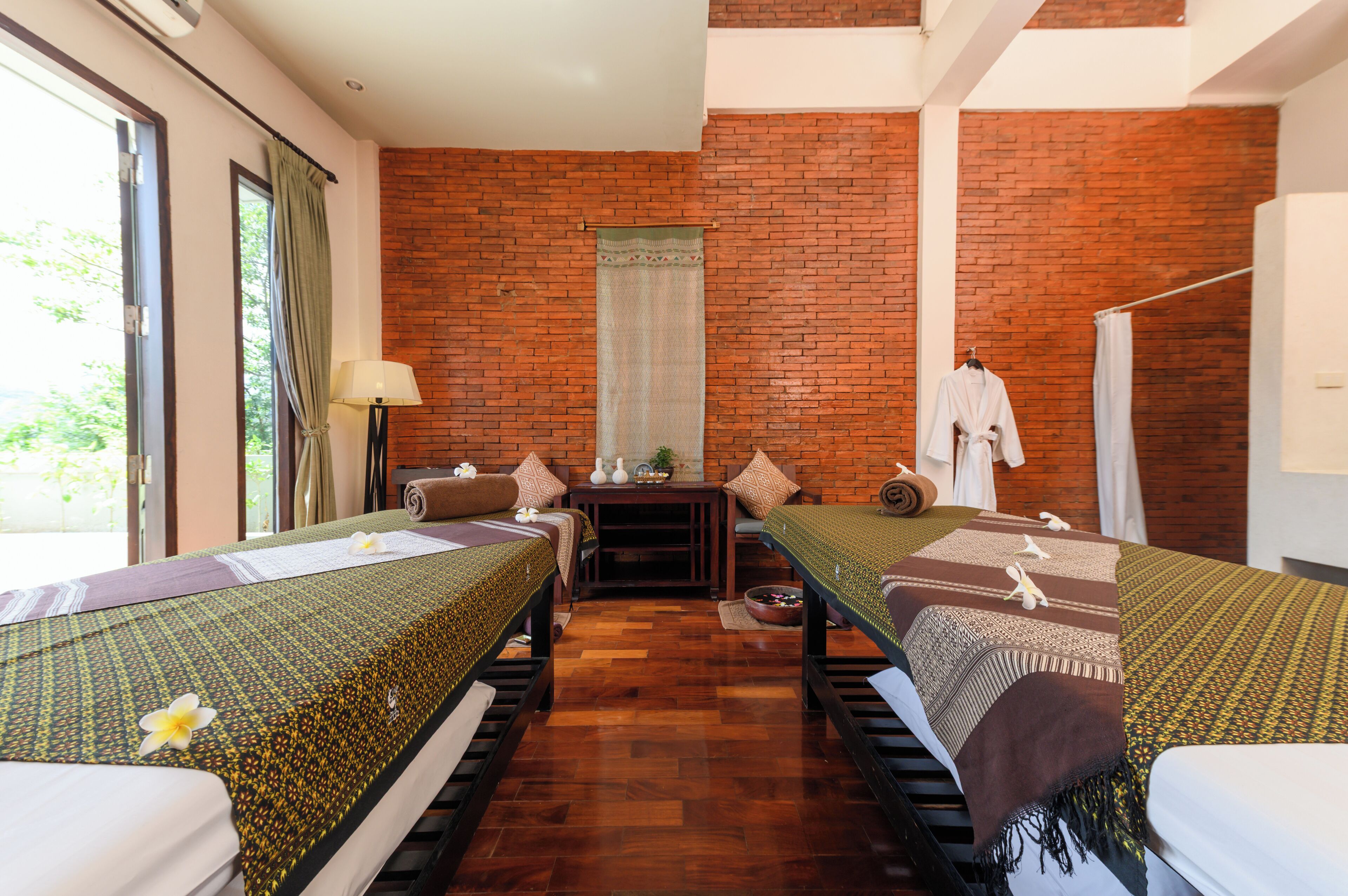 Espace de soins pour les couples, soins corporels, massages thaïs