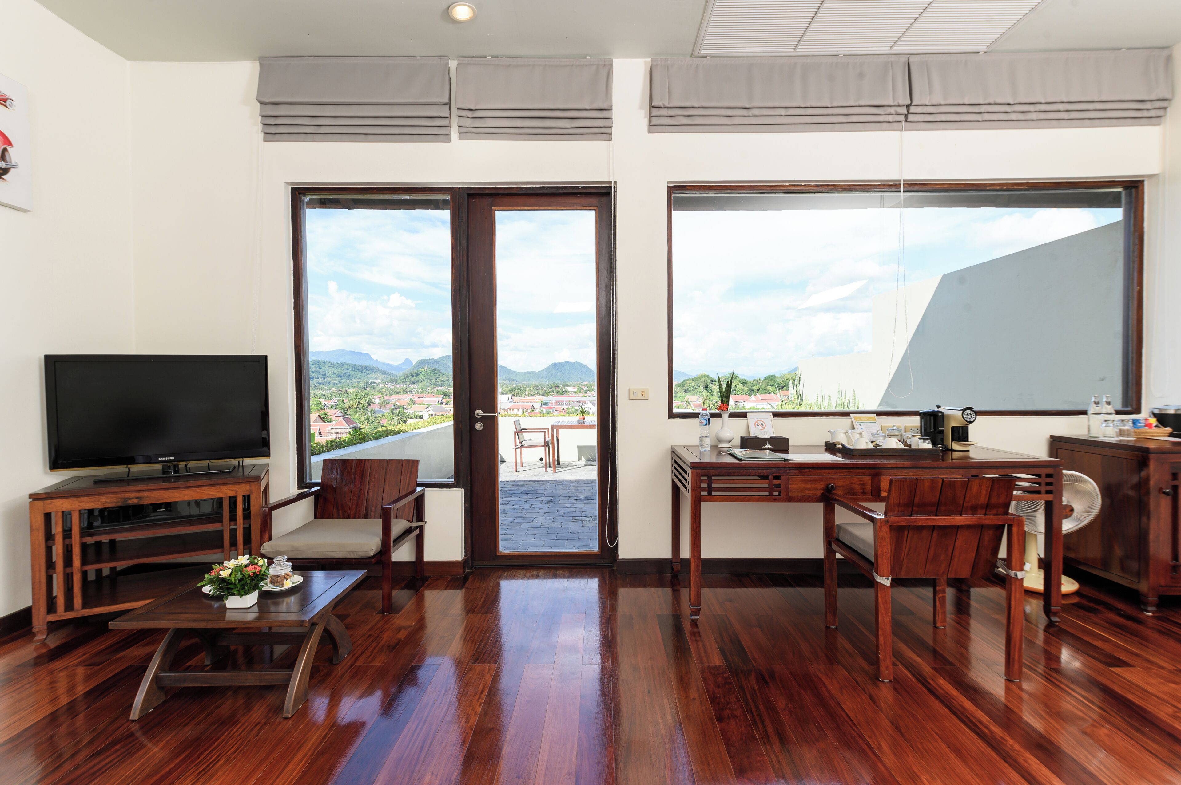 Terrace Twin Room | 거실 공간 | 케이블 채널 시청이 가능한 42인치 LCD TV, TV, DVD 플레이어