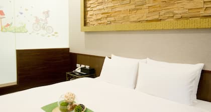 Ximen Holiday Fun Hotel