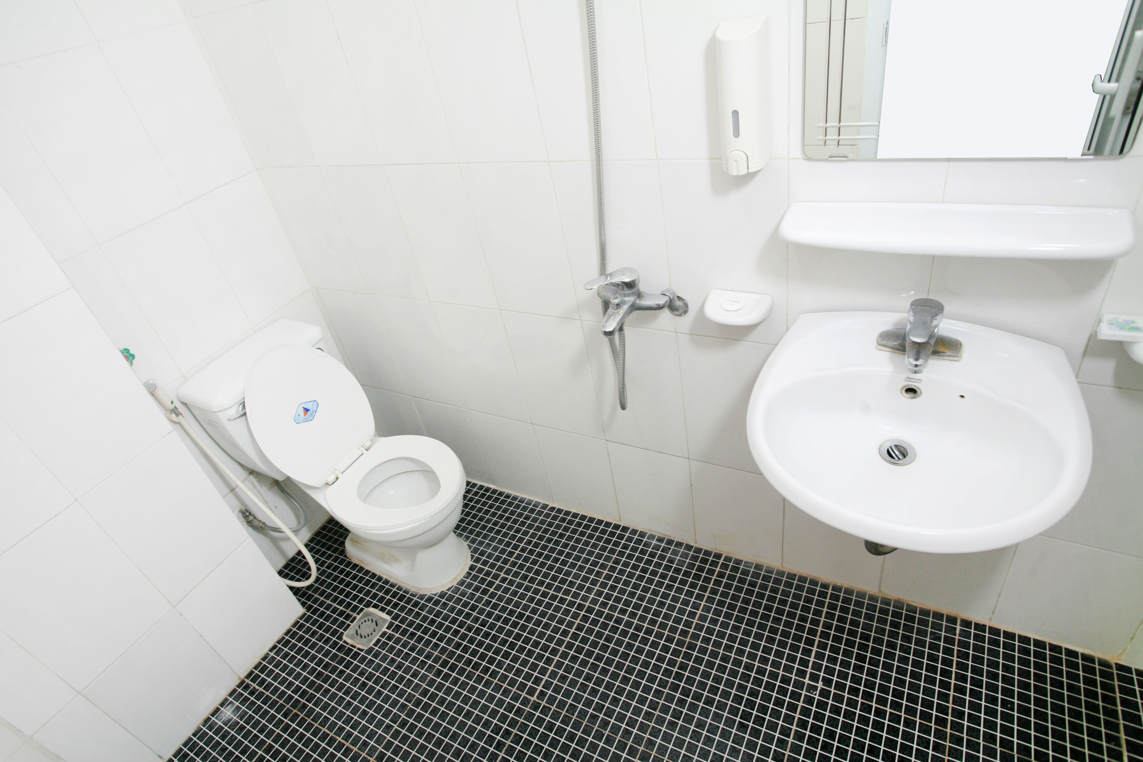 shower, rainfall showerhead, free toiletries, hair dryer