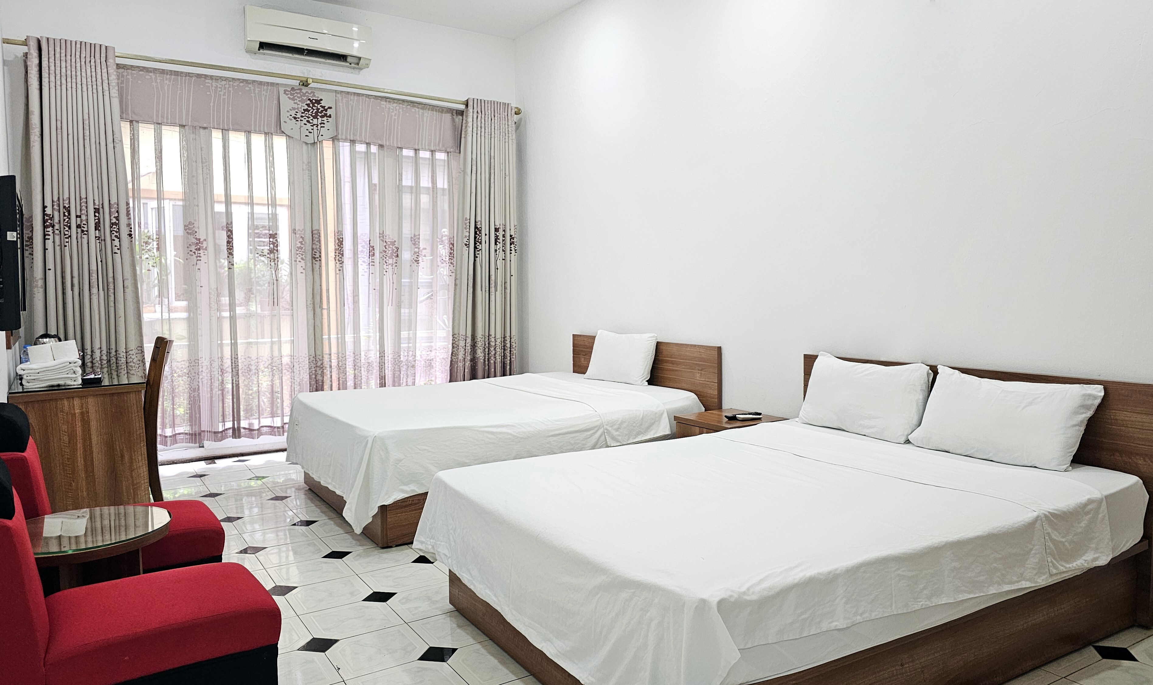 family room, balcony | 1 bedroom, desk, laptop workspace, free wifi