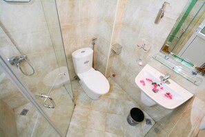 Chambre Double, 1 lit double, vue ville | Salle de bain
