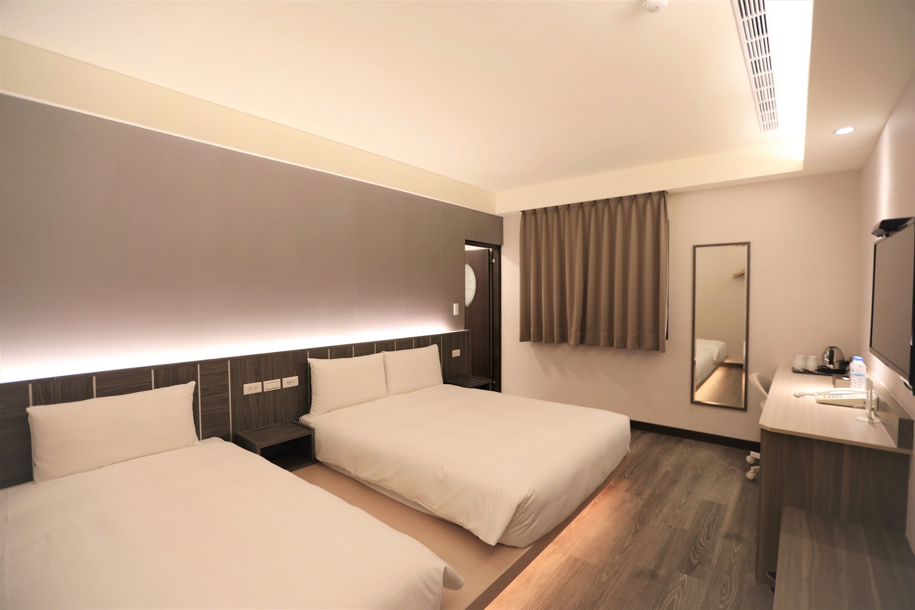 Standard Triple Room | Down comforters, desk, laptop workspace, soundproofing