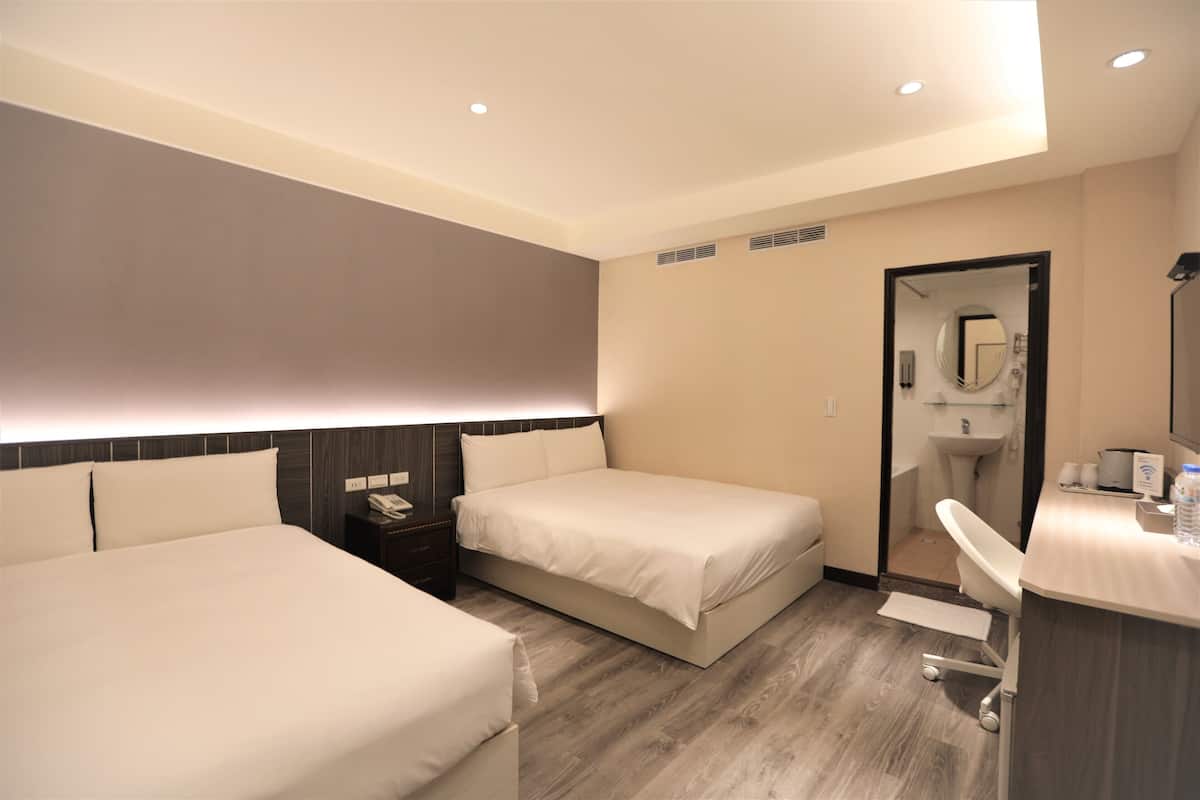 Standard Quadruple Room, No Windows