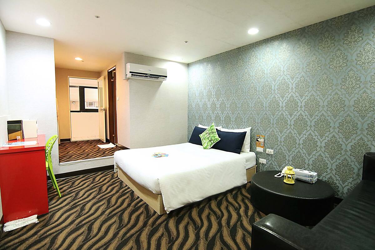 Superior Double Room, 1 Double Bed | Down comforters, in-room safe, desk, blackout drapes