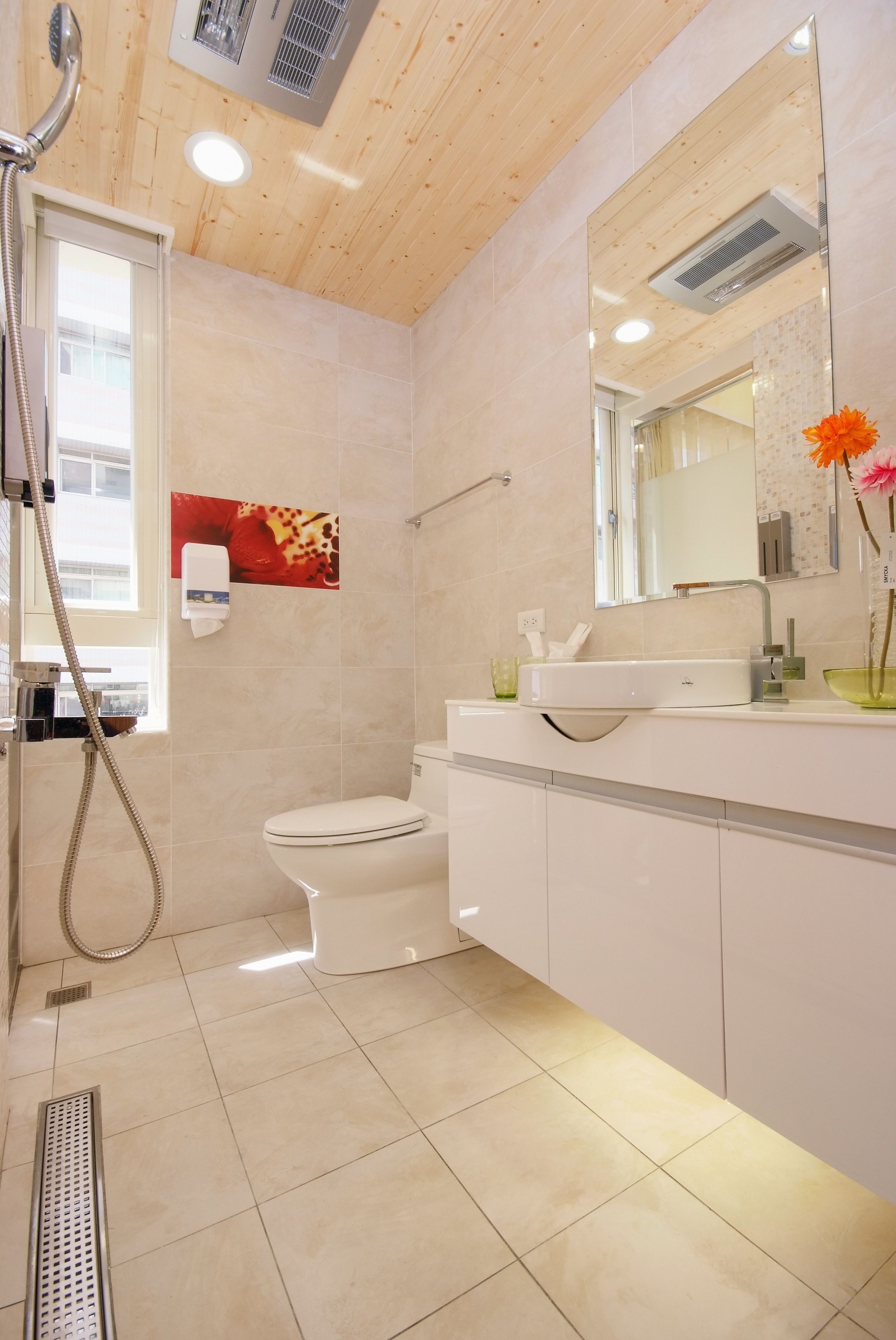 superior double room | bathroom | free toiletries, hair dryer, bidet, towels