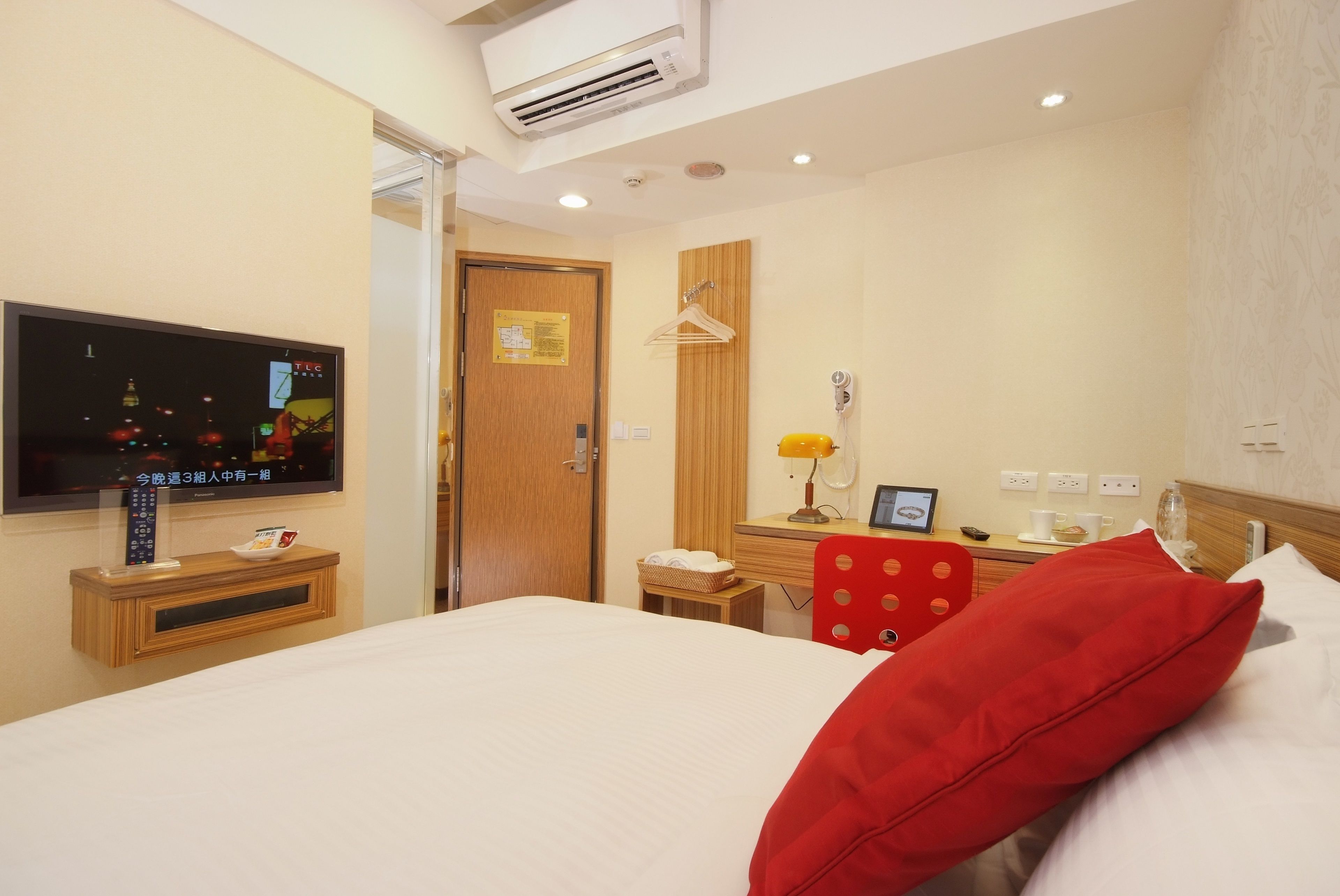 superior double room | desk, iron/ironing board, free wifi