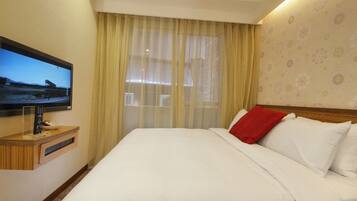 Chambre supérieure double | Bureau, fer et planche à repasser, accès au Wi-Fi (inclus)