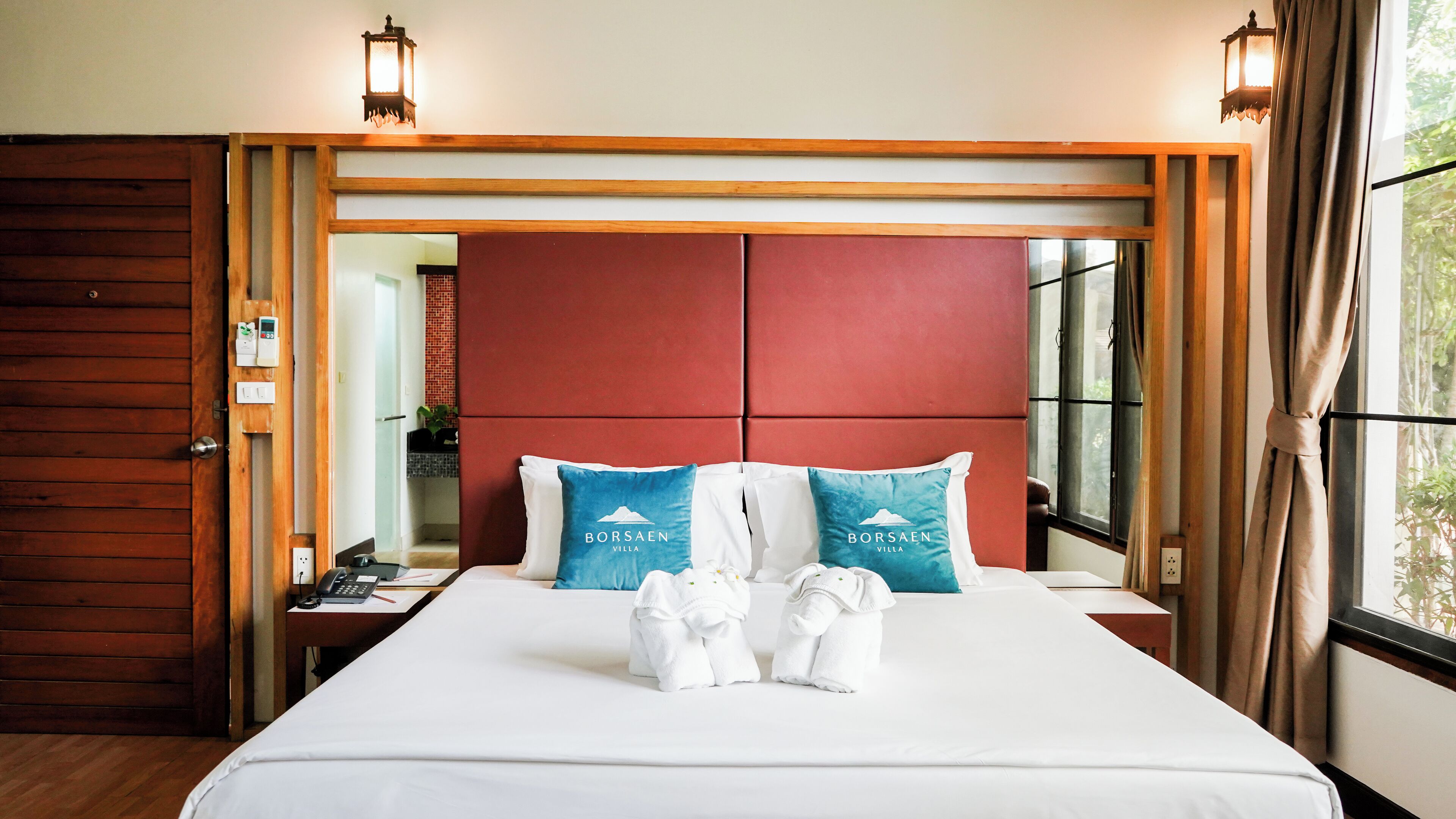 Basic Double or Twin Room | Minibar, in-room safe, desk, free WiFi