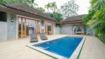 Minibar, in-room safe, desk, free WiFi