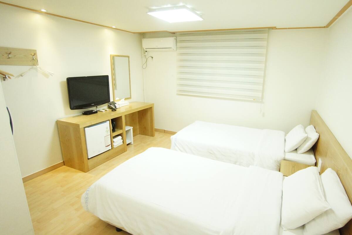 双床房 | 免费 WiFi、床单