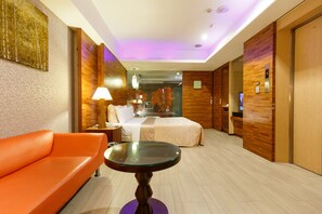 Deluxe Double Room, 1 Double Bed | Soundproofing, free WiFi, bed sheets, wheelchair access - SLV Hotel Group - SLV Business Hotel (New Taipei City)