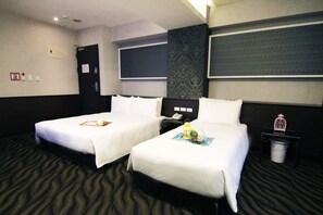In-room safe, desk, free cots/infant beds, free WiFi - Hotel 6 - Ximen (Taipei)