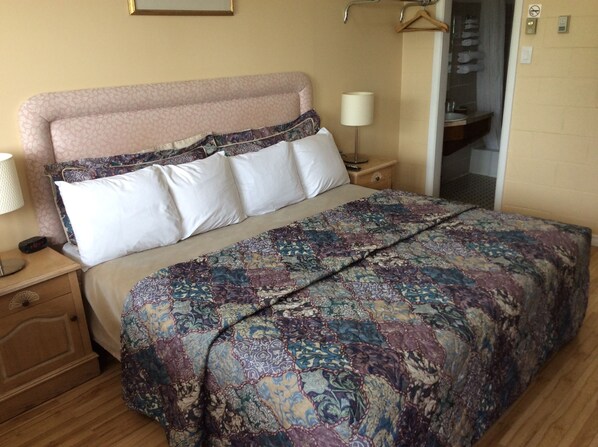 Standard Room, 1 King Bed, Non Smoking