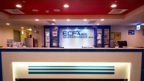 A hotel reception desk with a blue and white color scheme, a digital clock, and a sign indicating room numbers 626 and 638. - Hotel 6 - Wannien (Taipei)