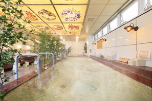 シャワー付き浴槽、温泉浴槽、レインフォールシャワー、バスアメニティ (無料)
