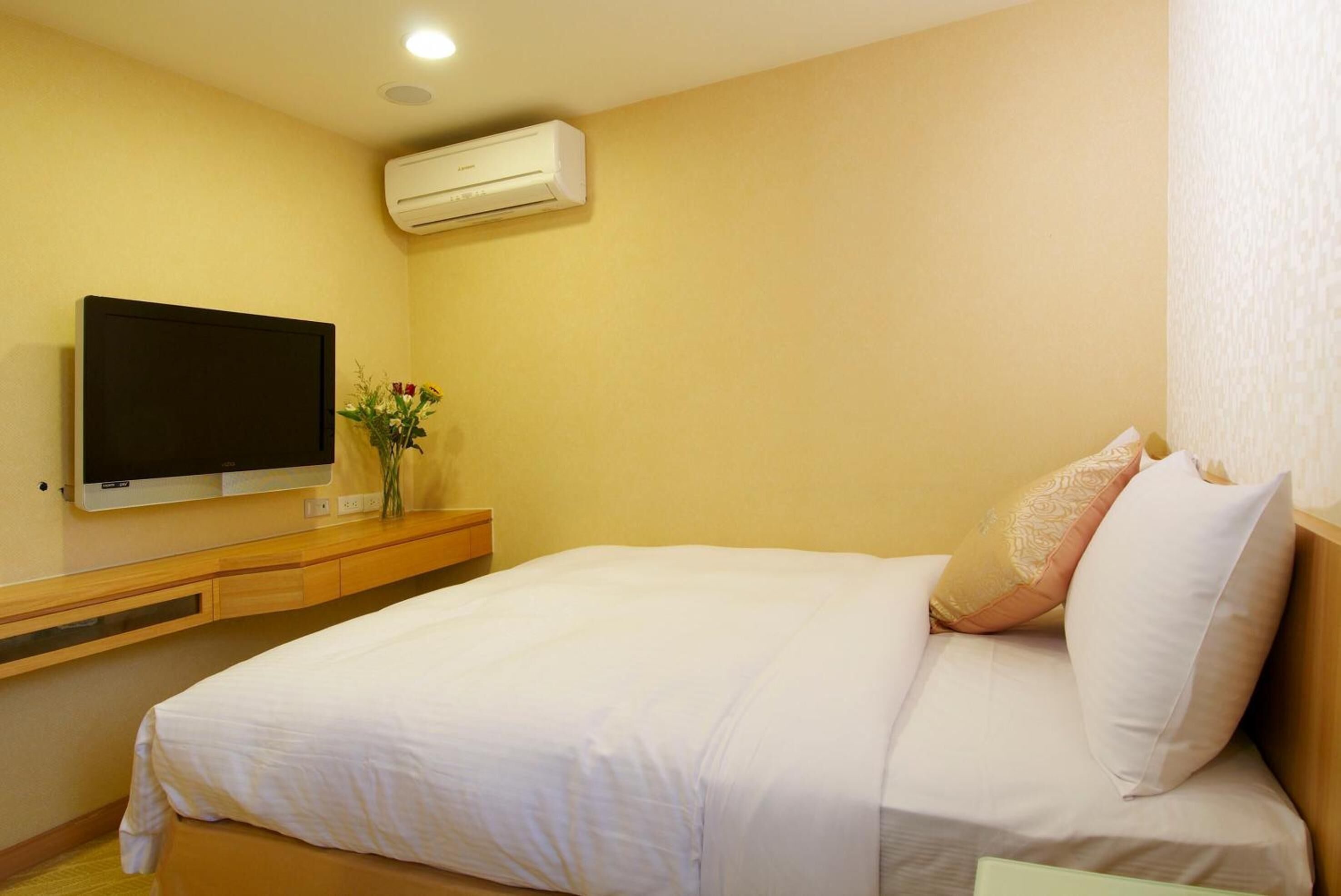 down duvets, in-room safe, blackout curtains, free wifi