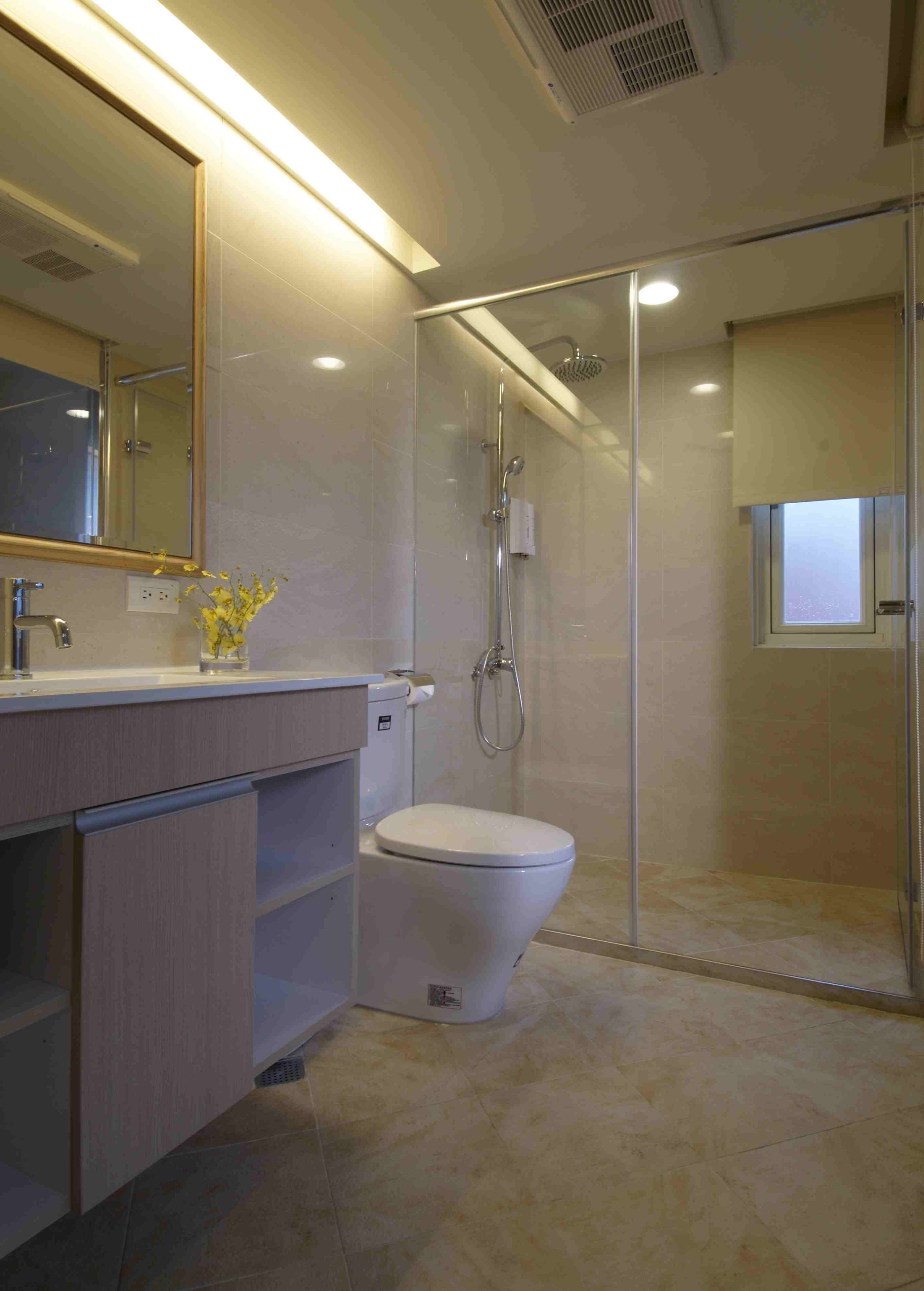 shower, rainfall showerhead, free toiletries, hair dryer