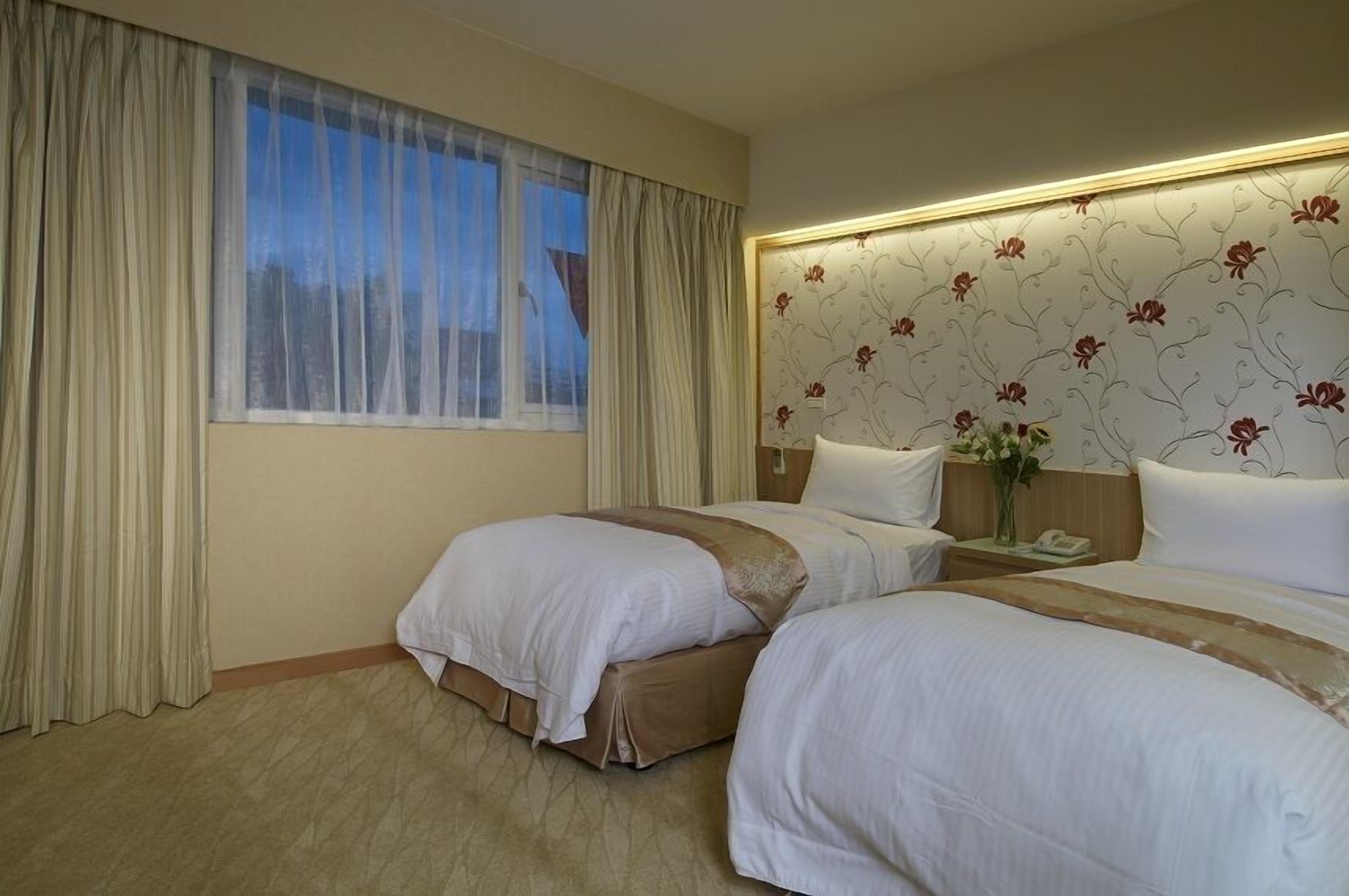 superior room, 2 single beds | down duvets, in-room safe, blackout curtains, free wifi