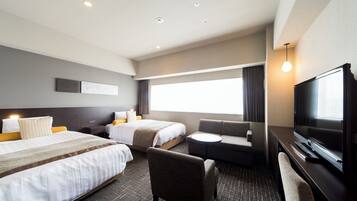 Superior Twin Room | Down comforters, in-room safe, blackout drapes, soundproofing