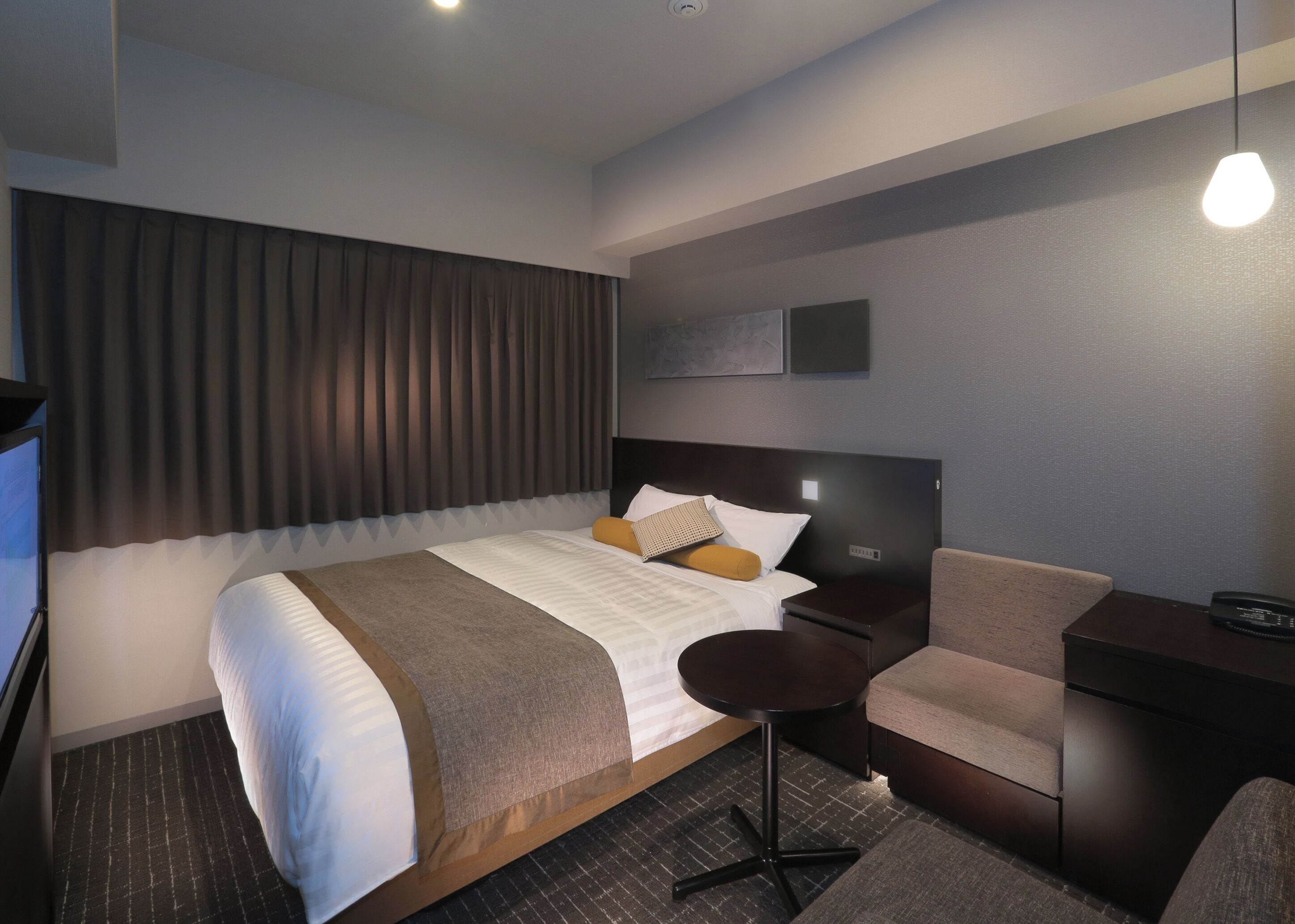 down duvets, in-room safe, blackout curtains, soundproofing