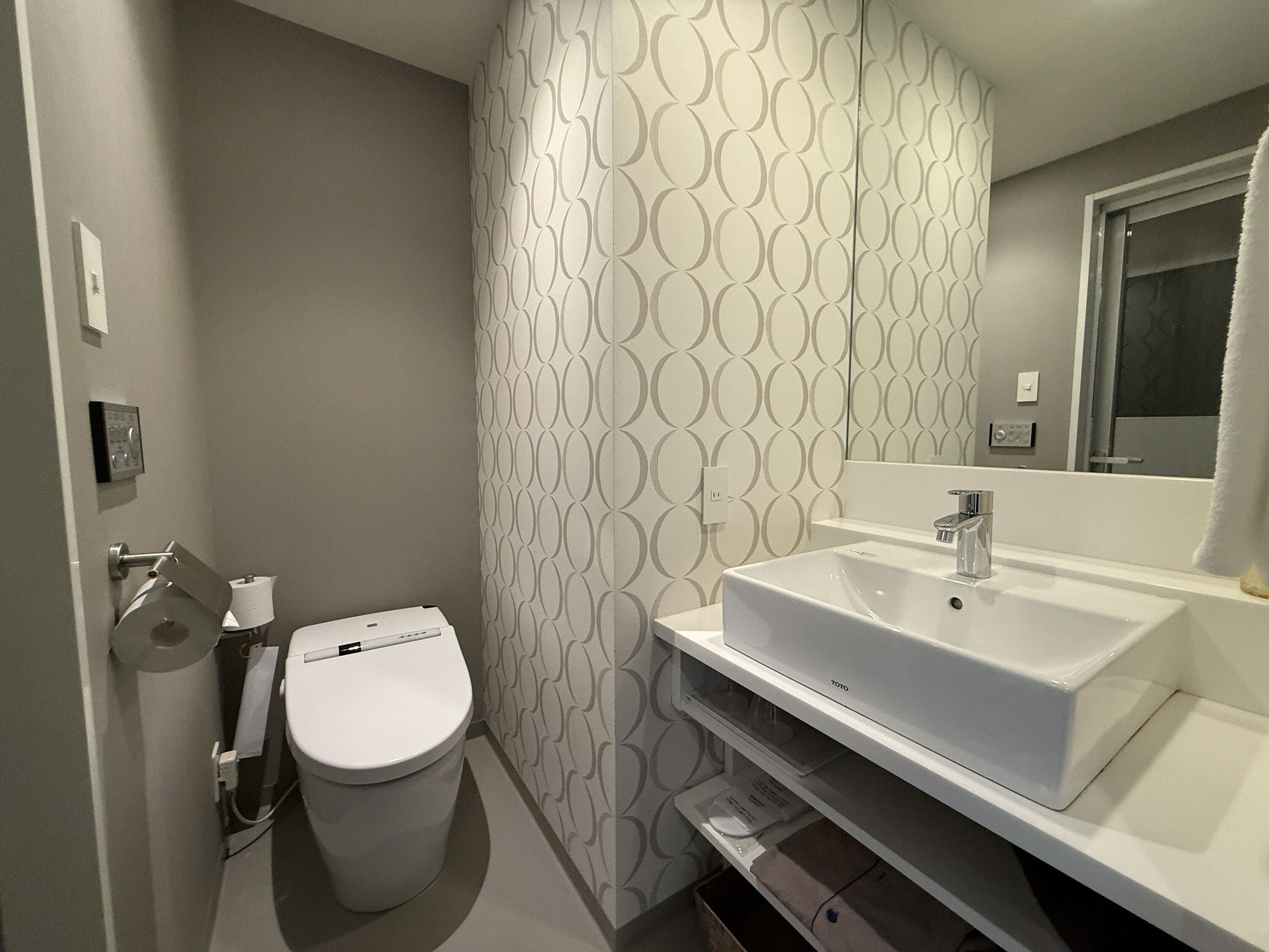 Separate tub and shower, deep soaking tub, free toiletries, hair dryer