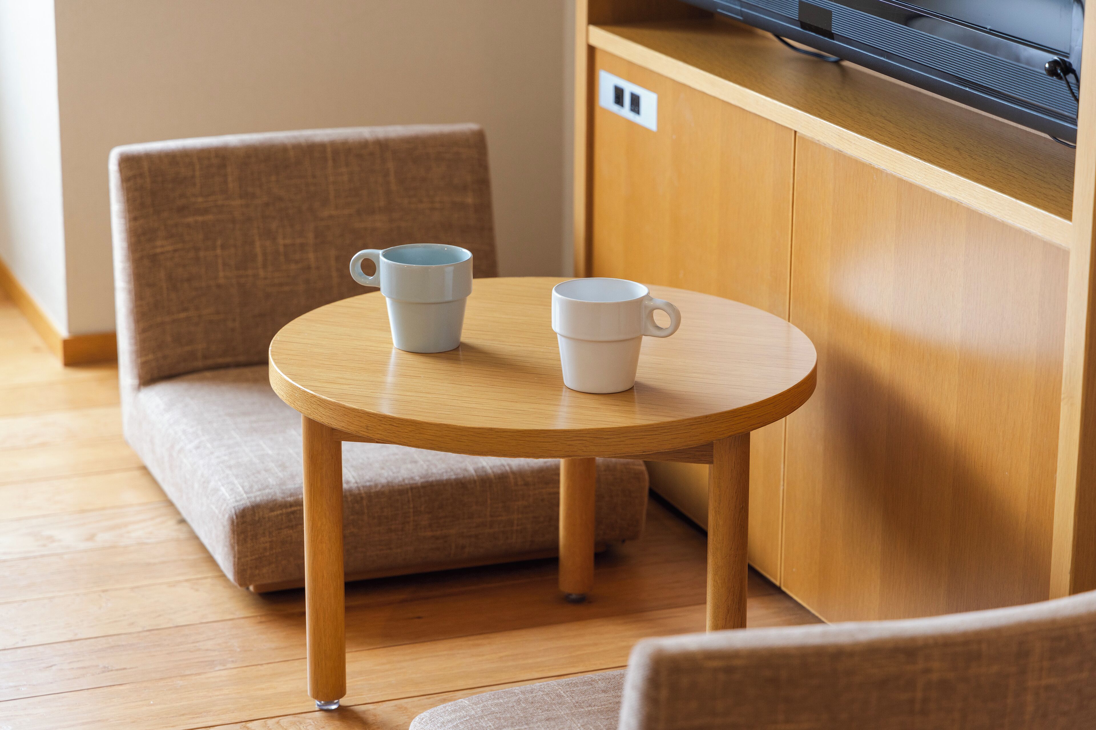 flooring twin room non smoking | down duvets, in-room safe, blackout curtains, soundproofing