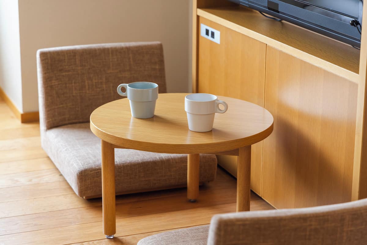 flooring twin room non smoking | down duvets, in-room safe, blackout curtains, soundproofing