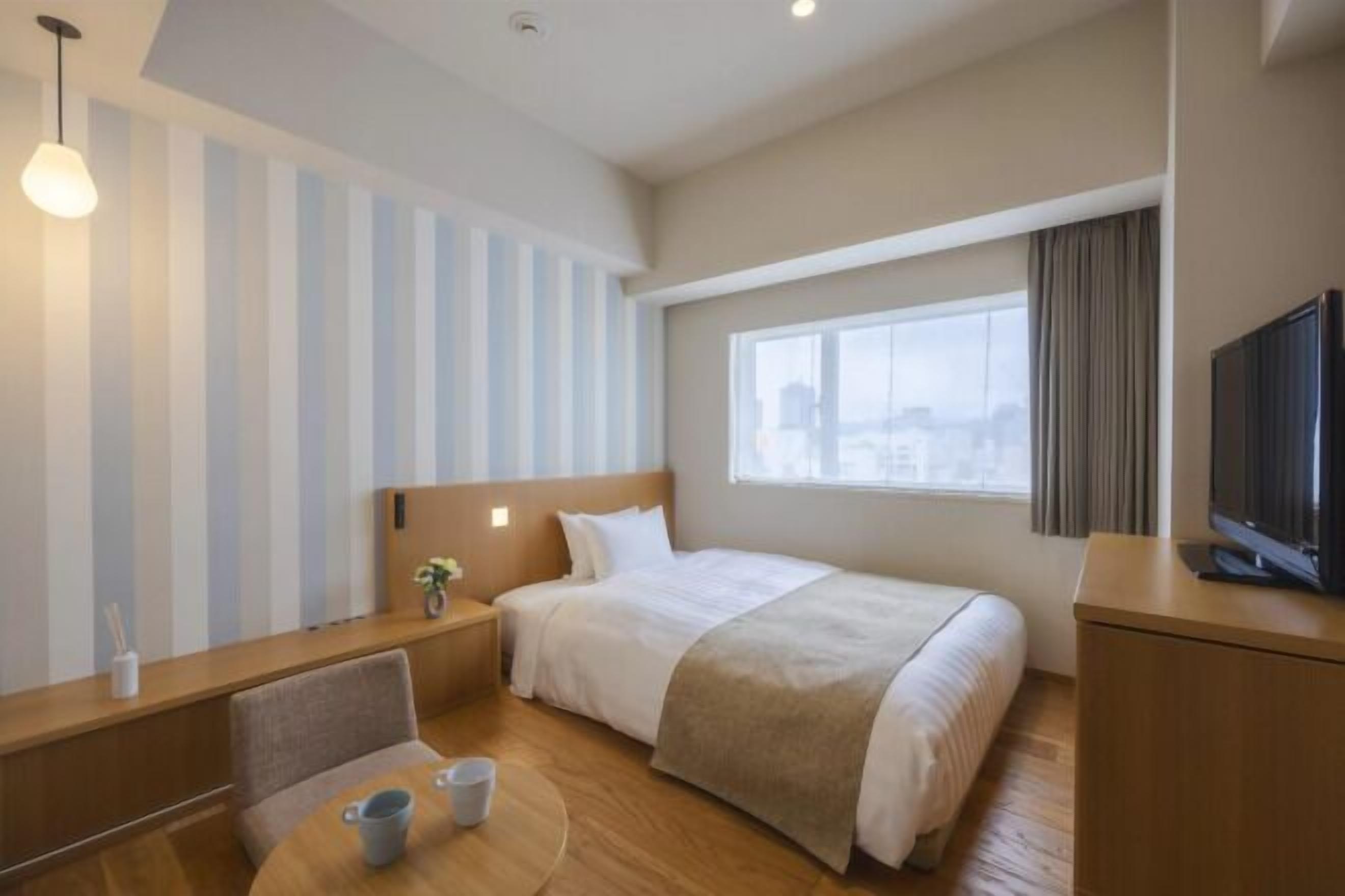 羽毛の掛け布団、セーフティボックス (室内)、遮光カーテン、防音設備