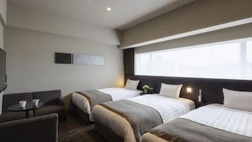 Down comforters, in-room safe, blackout drapes, soundproofing