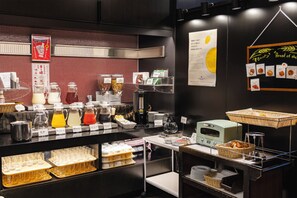 A breakfast bar with various food and drink options, including coffee and tea. - Hiroshima Washington Hotel (Hiroshima)